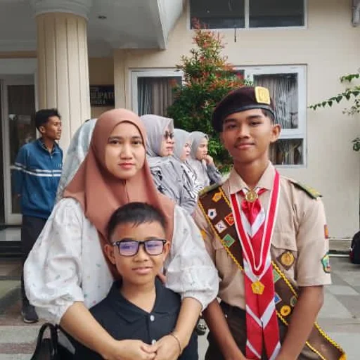 Ade Tina rostiana